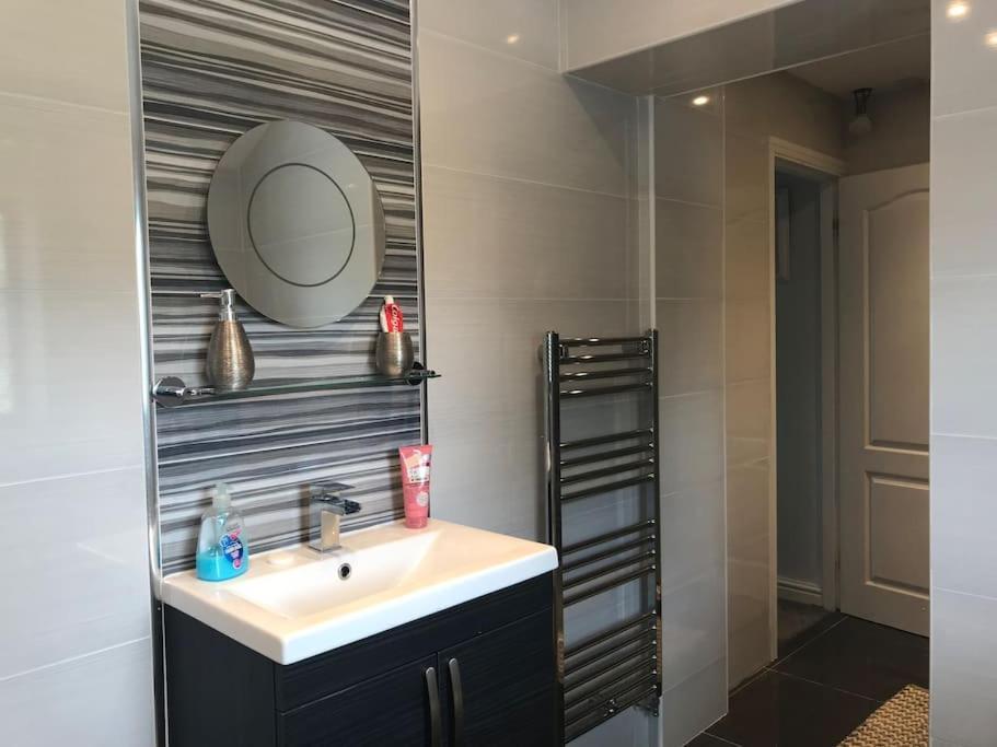 Mikes At Menai - Stylish & Spacious 3 Bed House In Menai Bridge. Exteriér fotografie