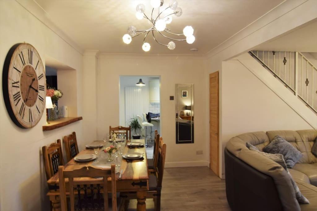 Mikes At Menai - Stylish & Spacious 3 Bed House In Menai Bridge. Exteriér fotografie